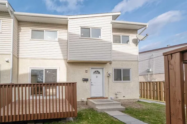 4515 7 Ave #9, Calgary 2