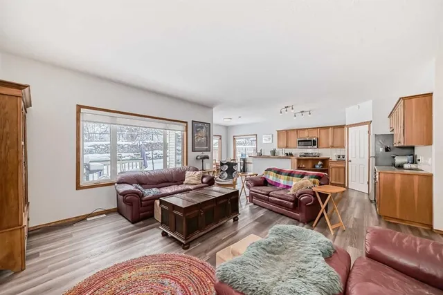 13 Bow Ridge Dr, Cochrane 4
