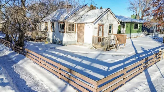 4902 44 St, Stettler 2