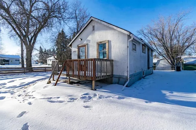 4902 44 St, Stettler 4