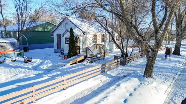 4902 44 St, Stettler 5