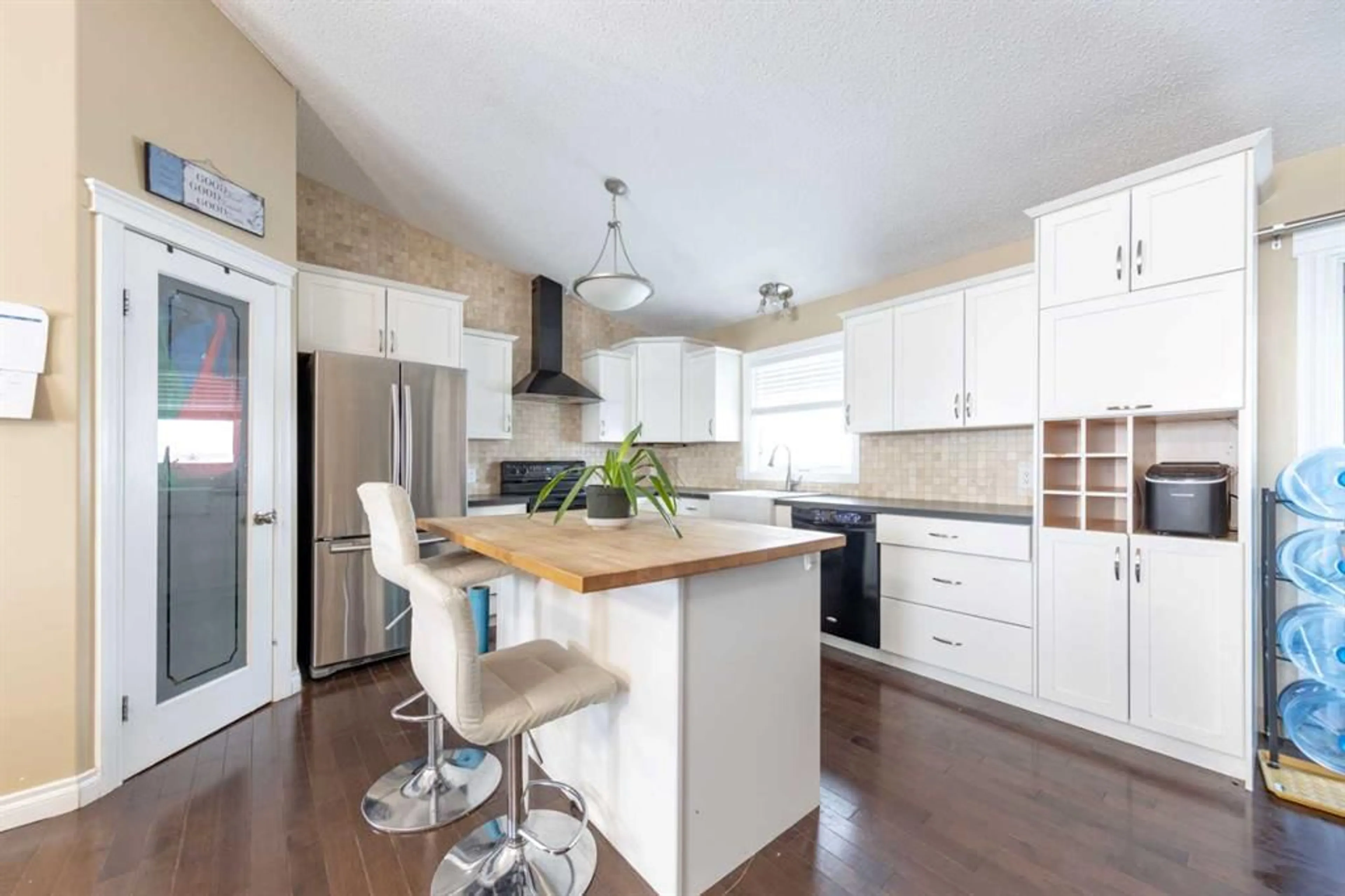 Standard kitchen, unknown for 1-51076 RGE RD  NE 5-51-27-W3rd, Rural Saskatchewan S9V 0Y2