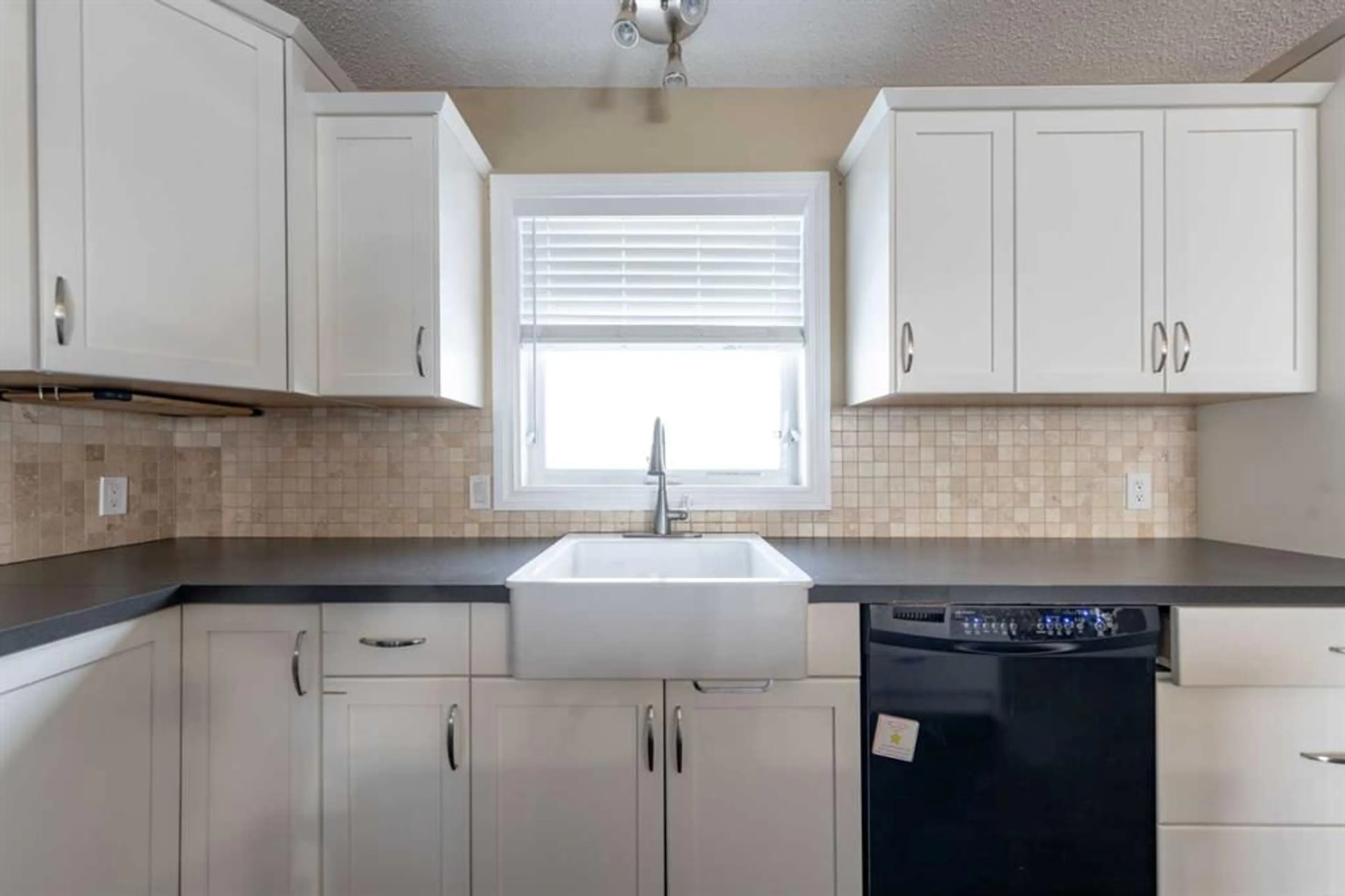 Dining room, wood/laminate floor for 1-51076 RGE RD  NE 5-51-27-W3rd, Rural Saskatchewan S9V 0Y2