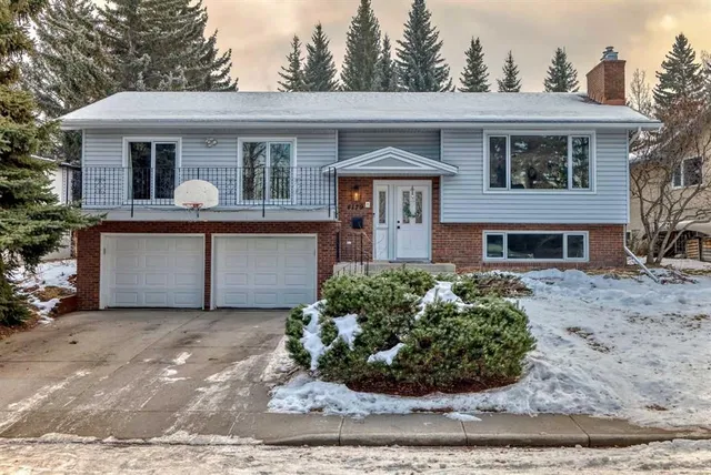 4179 Varsity Rd, Calgary 3