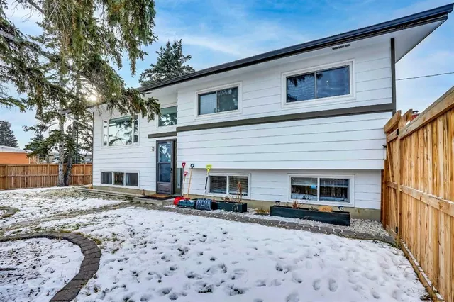 10311 Sacramento Dr, Calgary 4