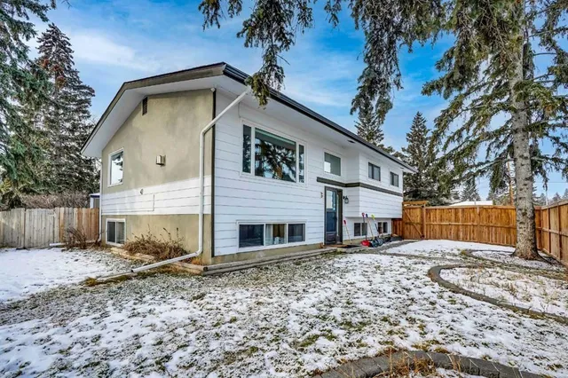 10311 Sacramento Dr, Calgary 5