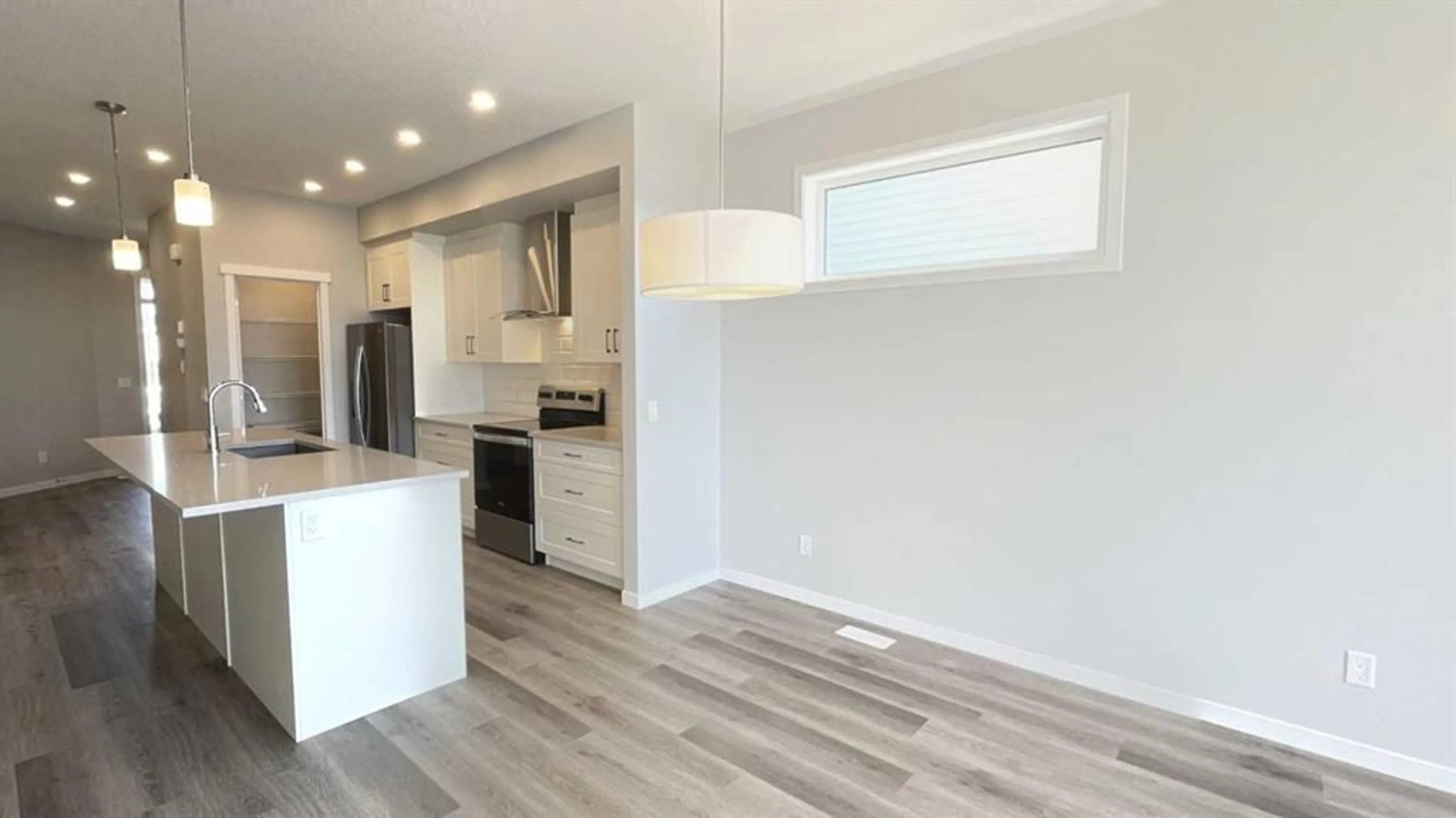 Open concept kitchen, ceramic/tile floor for 404 Montrose Green, High River Alberta T1V 0K7