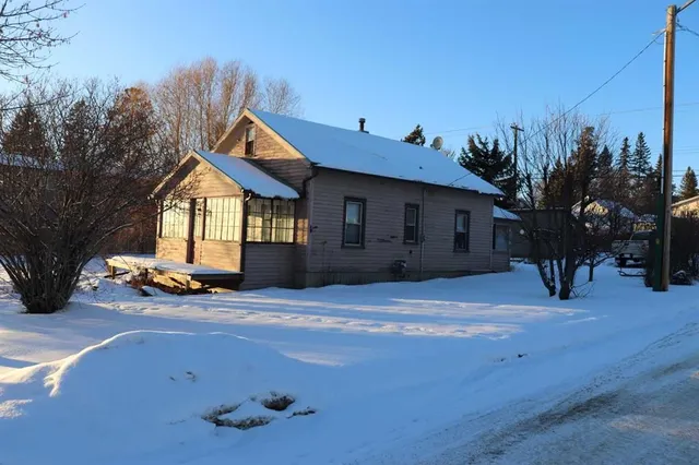 4702 4 Avenue, Edson 2