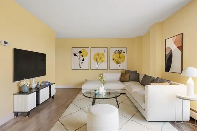 3522 44 St #202, Calgary