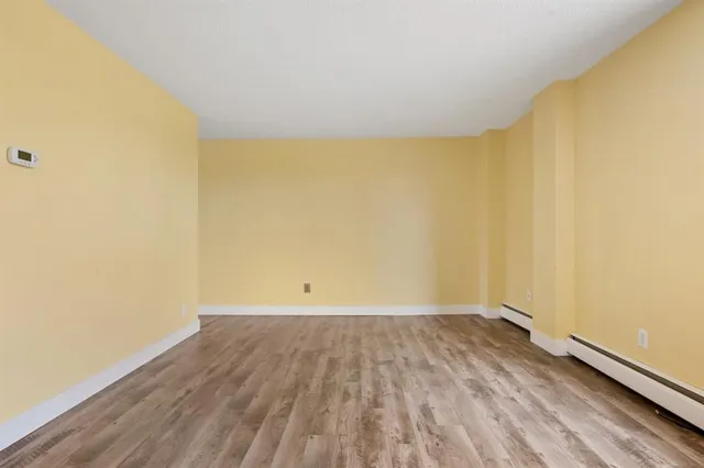 3522 44 St #202, Calgary 4