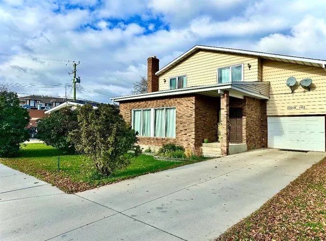 10016 102 Ave, Lac La Biche 4