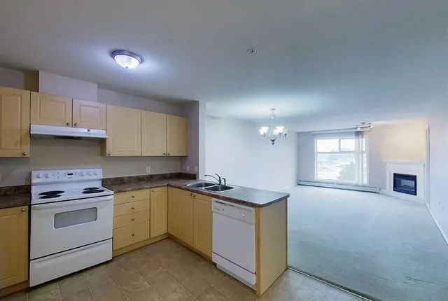 1615 41 St #302, Edson 3