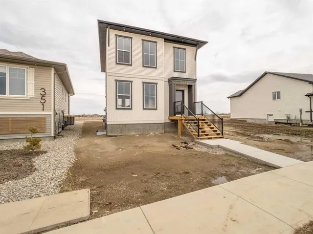 347 Aquitania Blvd, Lethbridge 3