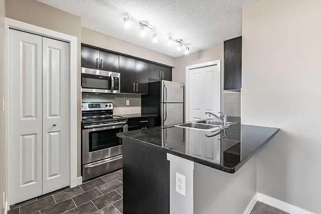 81 Legacy Blvd #1310, Calgary 5
