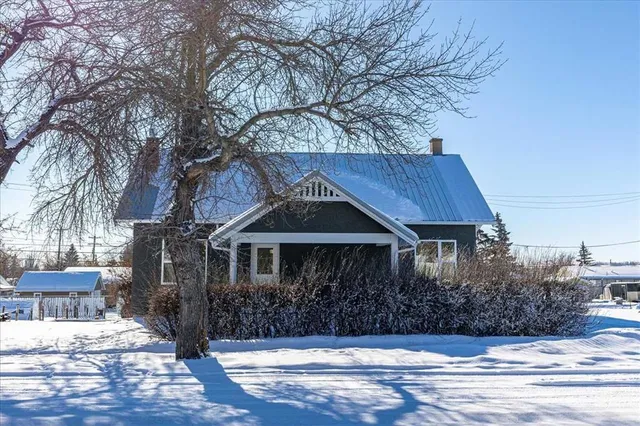 419 Main St, Trochu 2