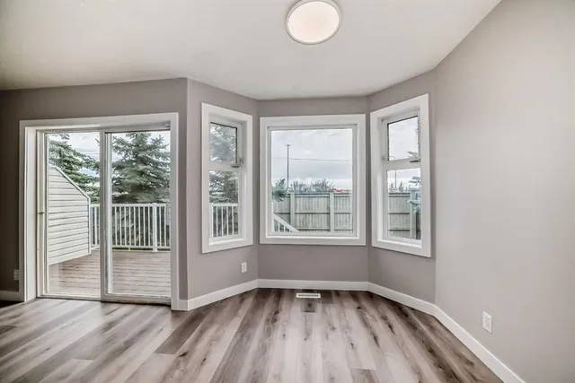 567 Edmonton Trail #5, Airdrie 2