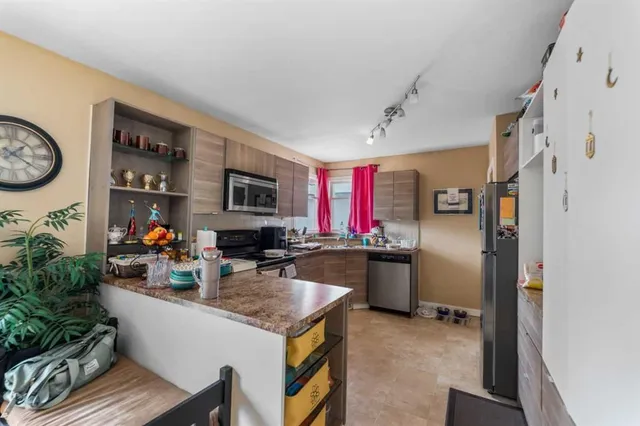 2019 35 St, Calgary 5