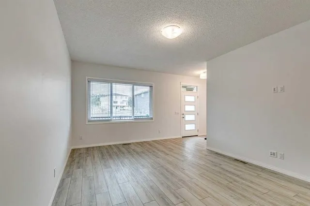 147 Creekview Gdns, Calgary 5
