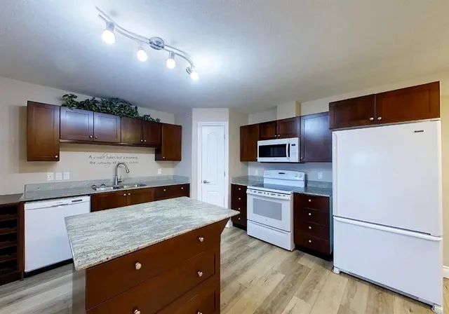 5037 7 Ave #406, Edson 3