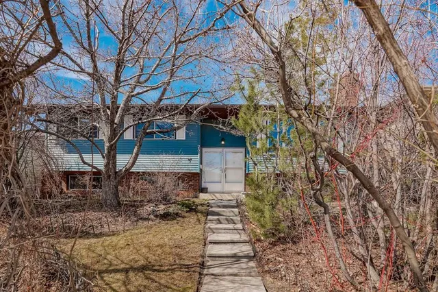 2511 39 St, Calgary 2