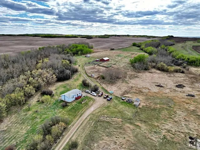 503050 RR 50, Rural Vermilion River, County of 2