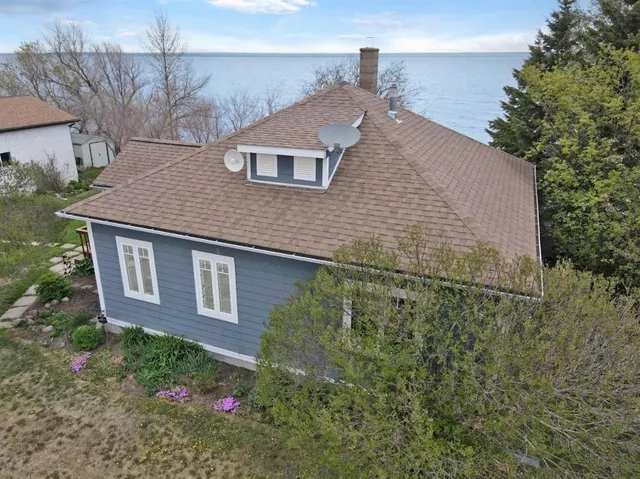 75 Peace River Avenue, Joussard 4