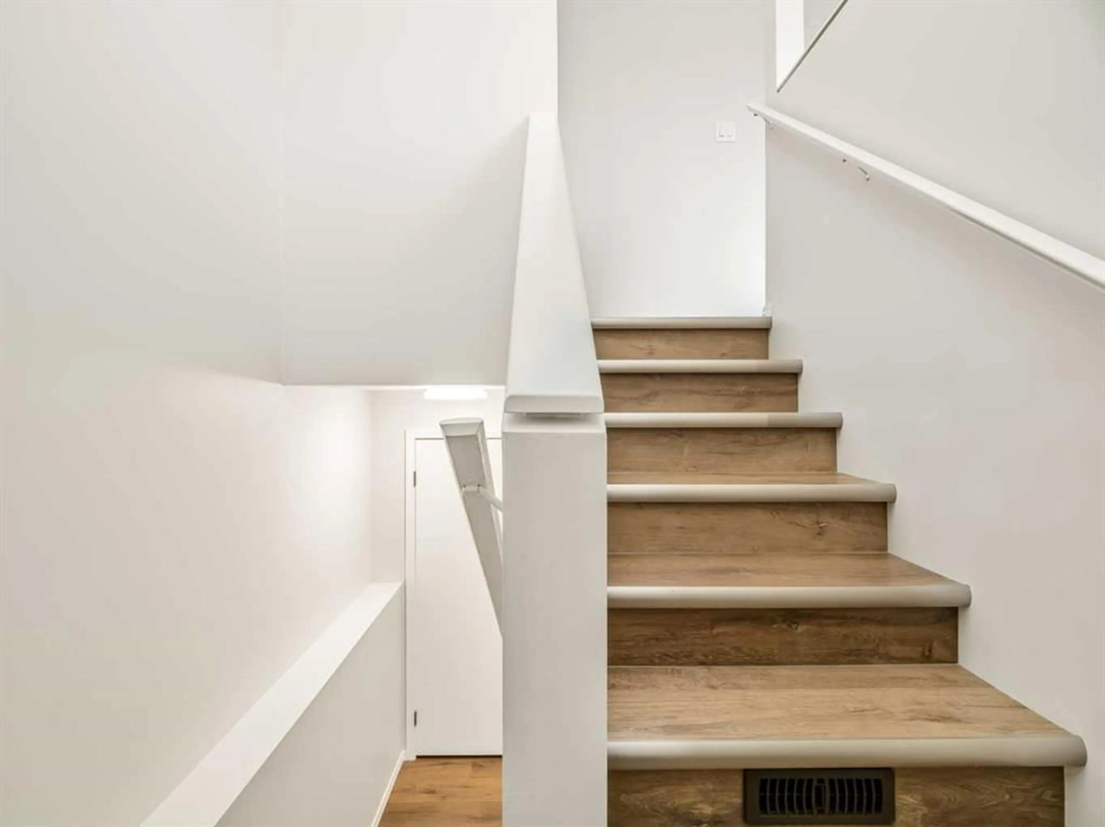 pillar/IMG-A2227928_4.jpg