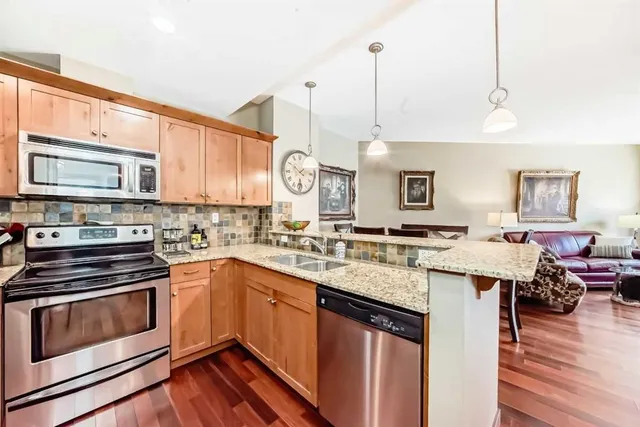 1002 8th Ave #311, Canmore 4
