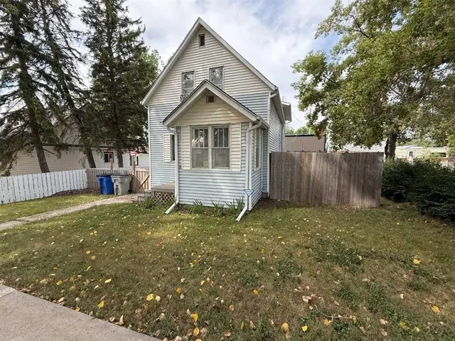 5136 46 St, Provost 3
