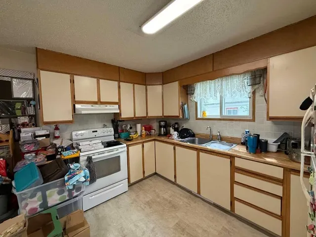 5136 46 St, Provost 4