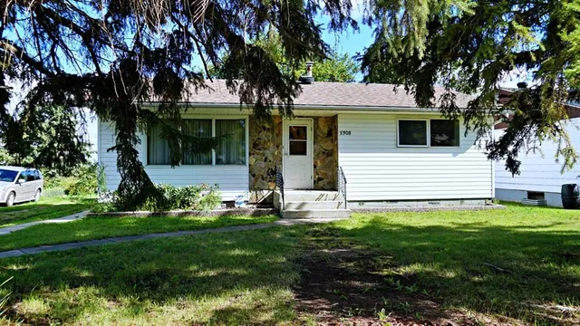 5308 52nd Ave, Mannville 2