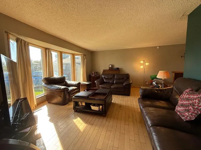 5804 48A St, High Prairie 4