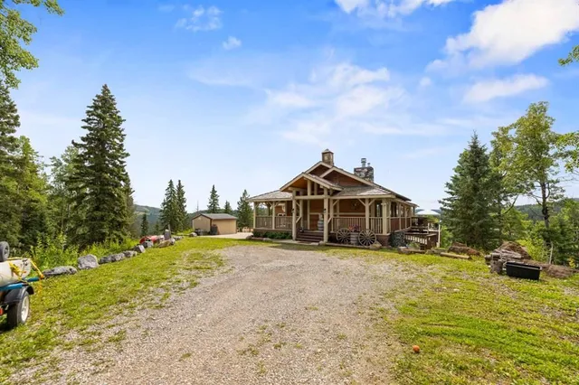 11 Black Bear Lane, Rural Foothills County 2