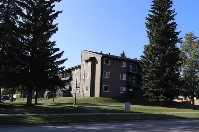 5611 10 Avenue #201A, Edson 3