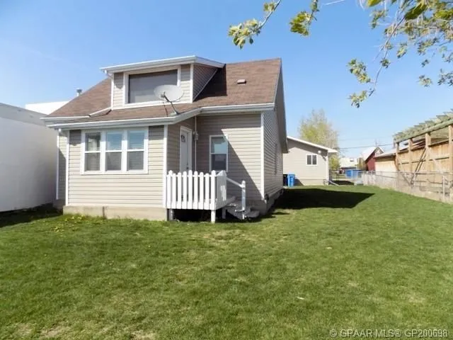 10908 102 Ave, Fairview 2