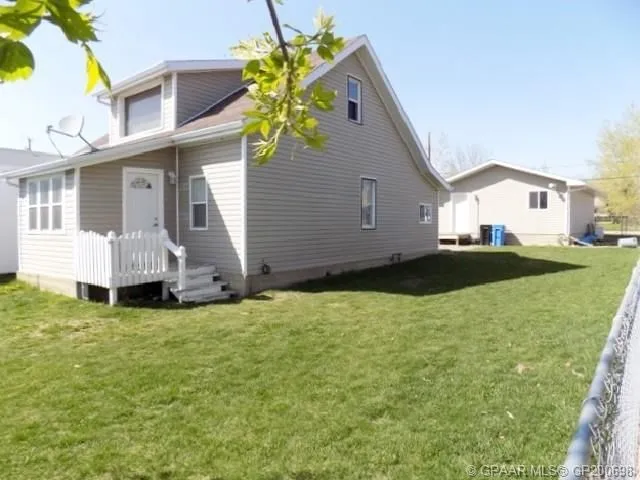 10908 102 Ave, Fairview 3