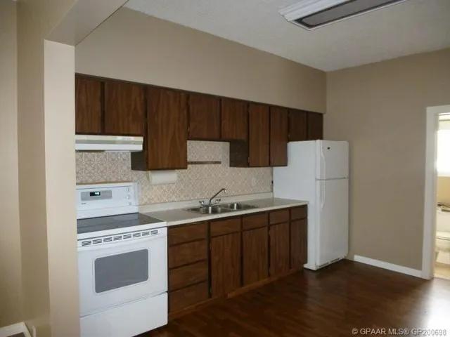 10908 102 Ave, Fairview 4