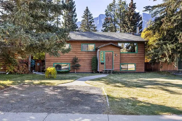 1117 15th St, Canmore 2