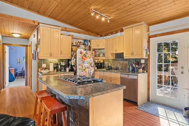 1117 15th St, Canmore 5