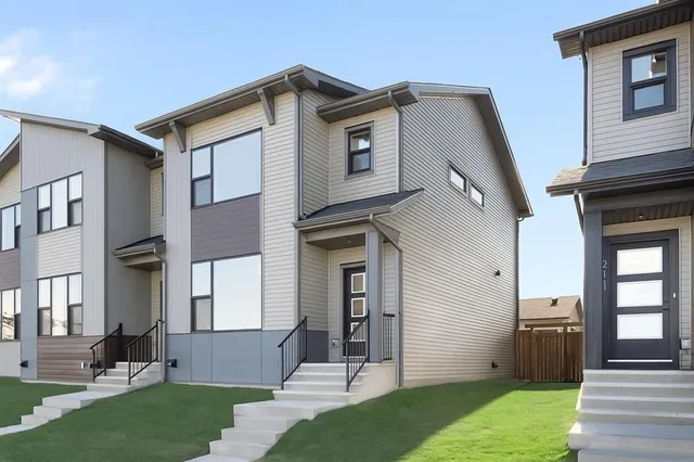 215 Belvedere Ave, Calgary 2