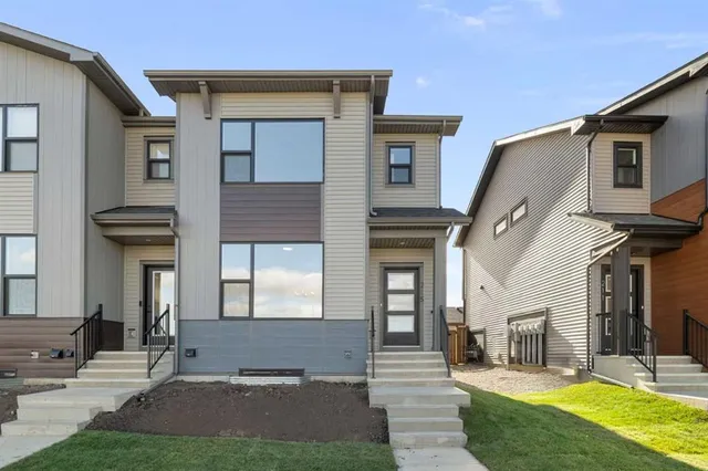215 Belvedere Ave, Calgary 3