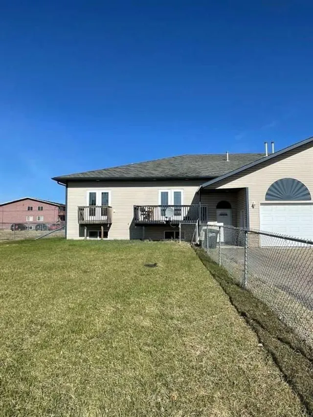 10310 98 St #Unit B, High Level 2
