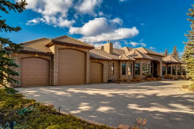 31 Pinnacle Ridge Dr, Rural Rocky View County
