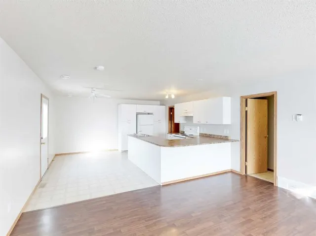 10029 105 Ave #D, Grande Prairie 3