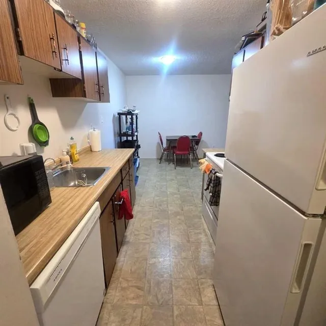 5611 9 Avenue #304B, Edson 3