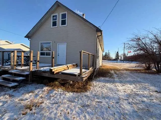 4832 49 St, Hardisty 2