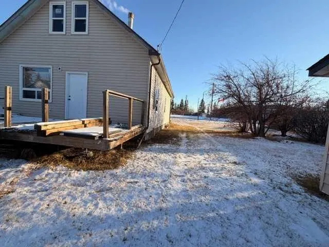 4832 49 St, Hardisty 3