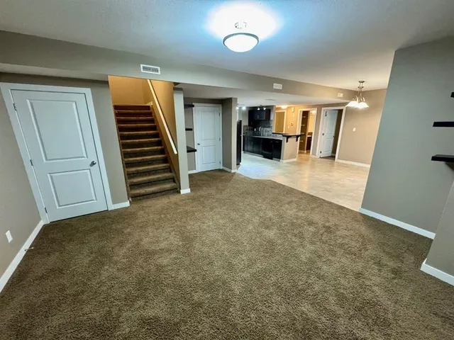 189 Silkstone Rd #2, Lethbridge 4
