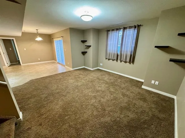 189 Silkstone Rd #2, Lethbridge 5