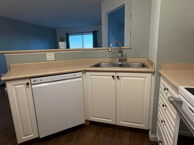 4000 Somervale Crt #418, Calgary 2